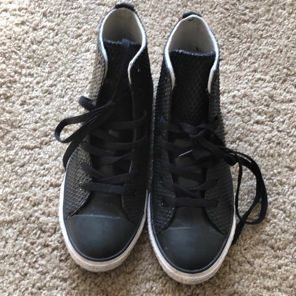 Black and white converse